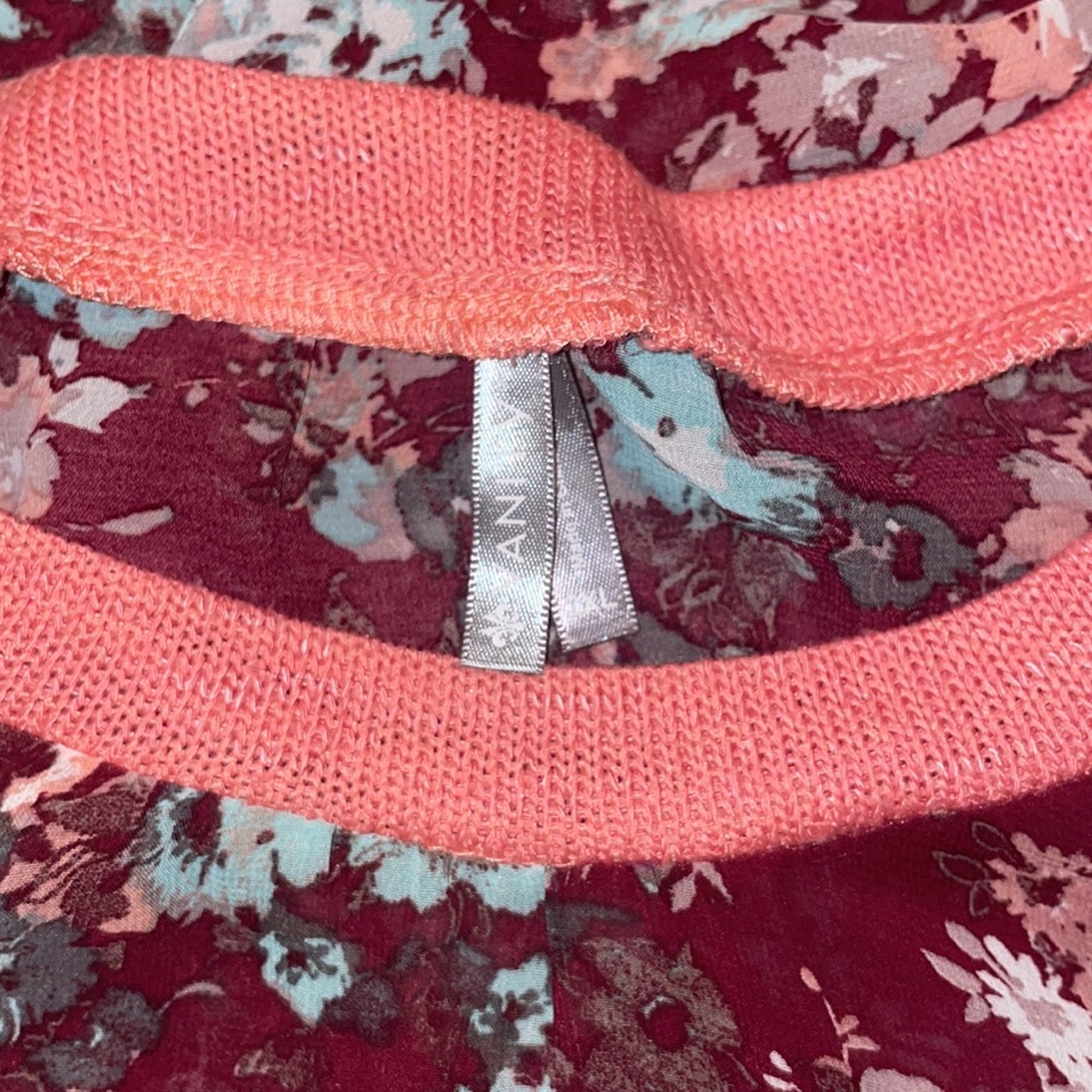 Floral Vanity Blouse - Picture 4 of 4